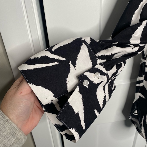 Chico's No Iron Stretch Zebra Stripe Button Down Shirt Chico’s 4 / XXL / plus 20 - Picture 2 of 6